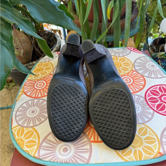 AEROSOLES Gray Women's Heels - Picture 6 of 8